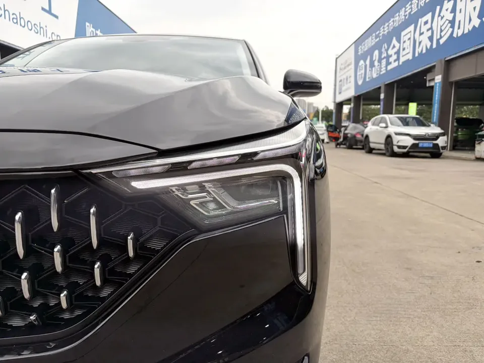 FAW Bestune B70 Besturn B70 2023 third generation 1.5T automatic enjoyment model 70th anniversary edition 2024 — thumbnail 3