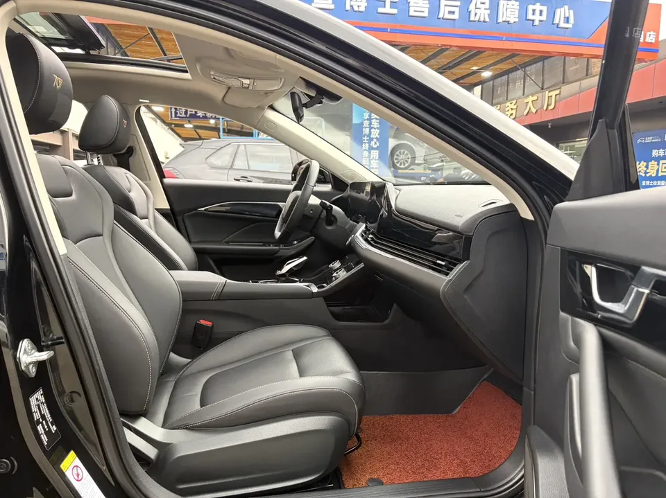 FAW Bestune B70 Besturn B70 2023 third generation 1.5T automatic enjoyment model 70th anniversary edition 2024 — thumbnail 5