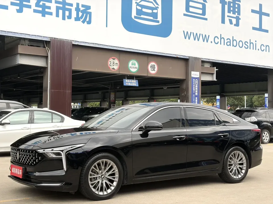 FAW Bestune B70 Besturn B70 2023 third generation 1.5T automatic enjoyment model 70th anniversary edition 2024 — photo 1, buy with delivery to Moscow