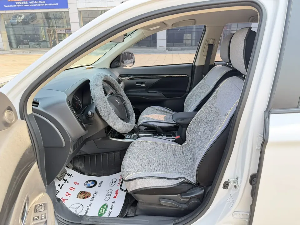 Mitsubishi Outlander 2.0L 2WD 5-seater 2023 — миниатюра 4