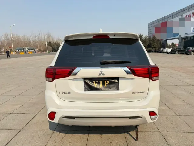 Mitsubishi Outlander 2.0L 2WD 5-seater 2023 — миниатюра 5