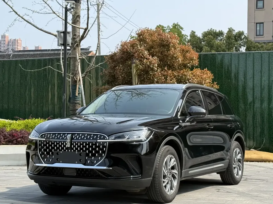 Lincoln Adventurer 2023