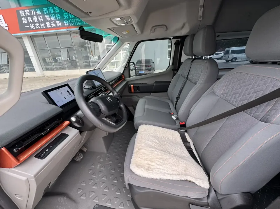 Remote Super VAN Facelift Driving Edition, Action-Oriented Short Wheelbase, Mid-Roof, 51kWh 2025 — миниатюра 3