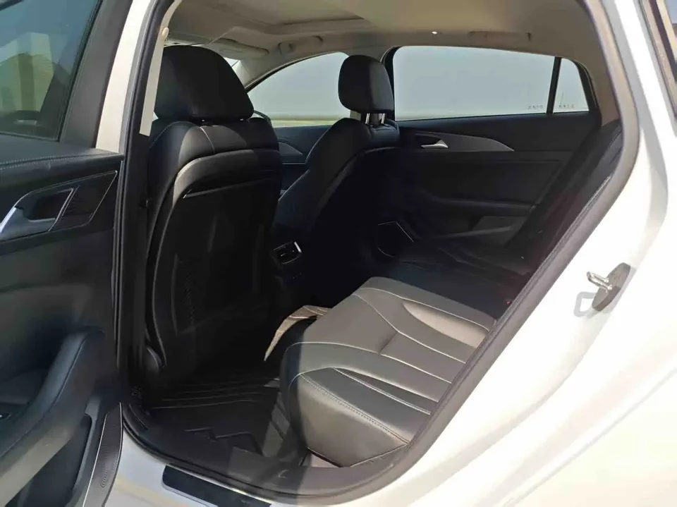 Hongqi H5 classic Hongqi H5 Classic 2022 Classic 1.8T Automatic Intelligent Connected Flag Collar Edition 2023 — миниатюра 3