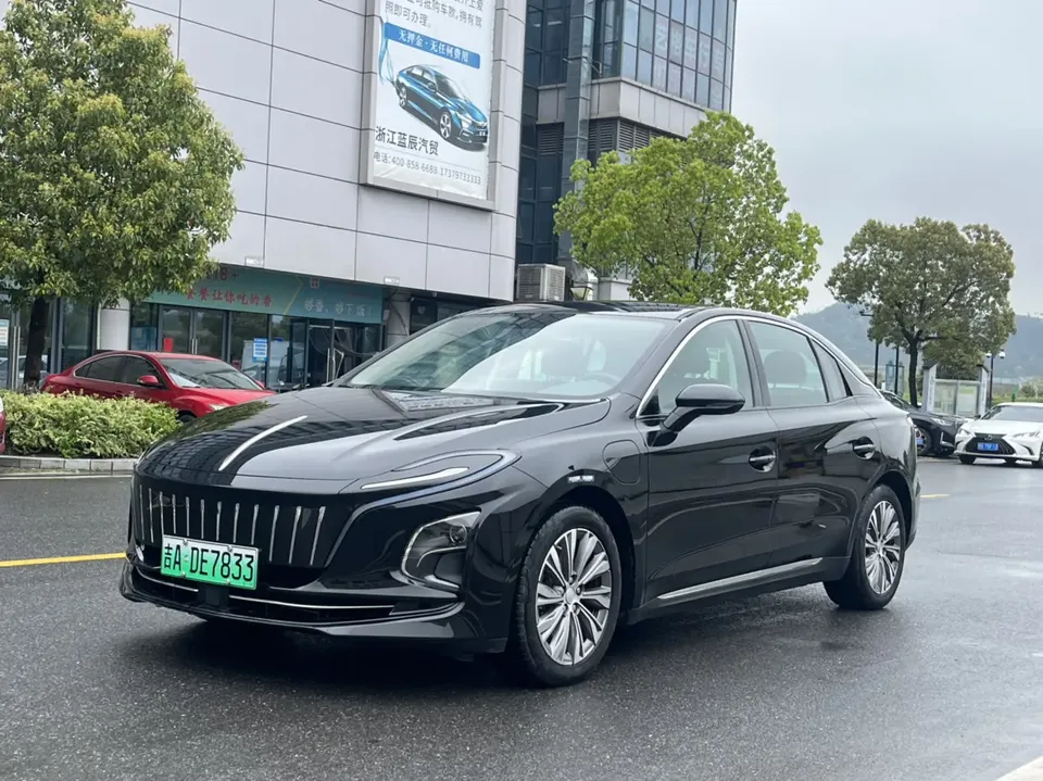 Hongqi E-QM5 2023