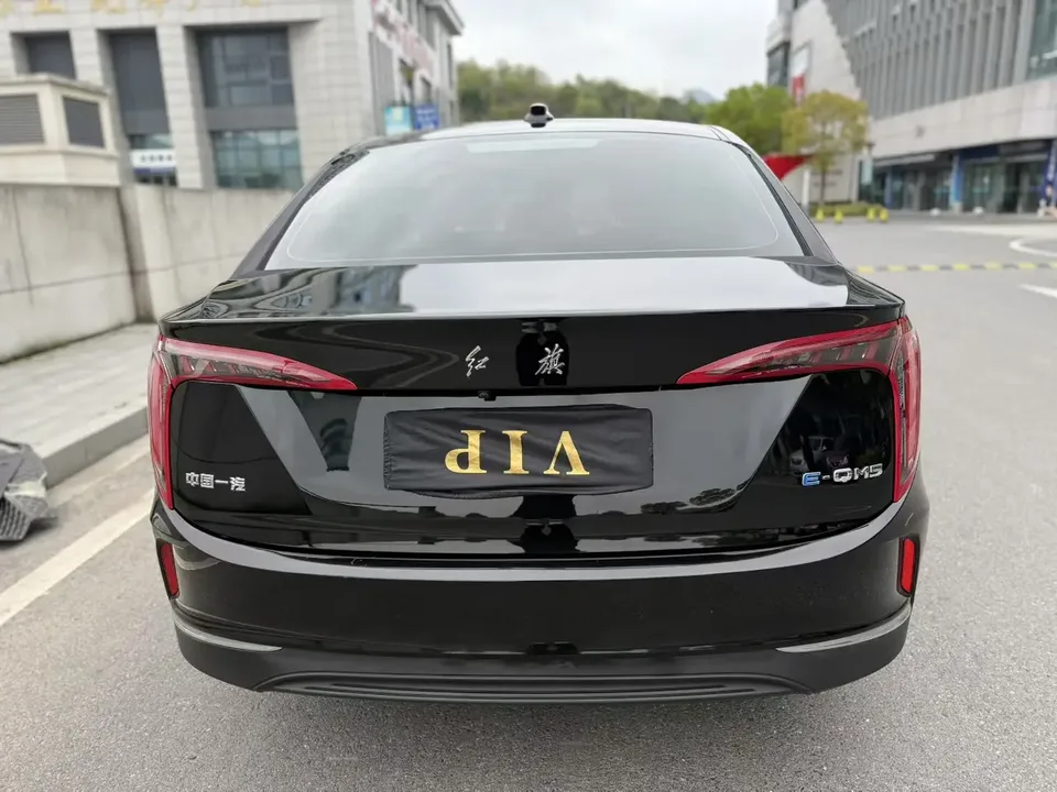 Hongqi E-QM5 charging 431km enjoyment version 5 seats 2023 — миниатюра 2