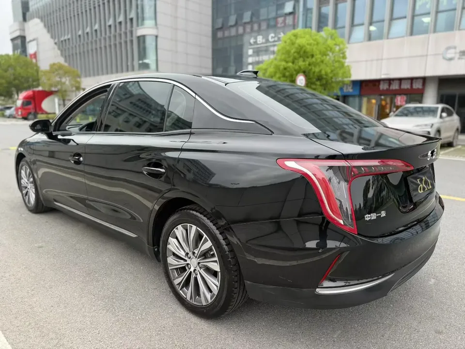 Hongqi E-QM5 charging 431km enjoyment version 5 seats 2023 — миниатюра 4