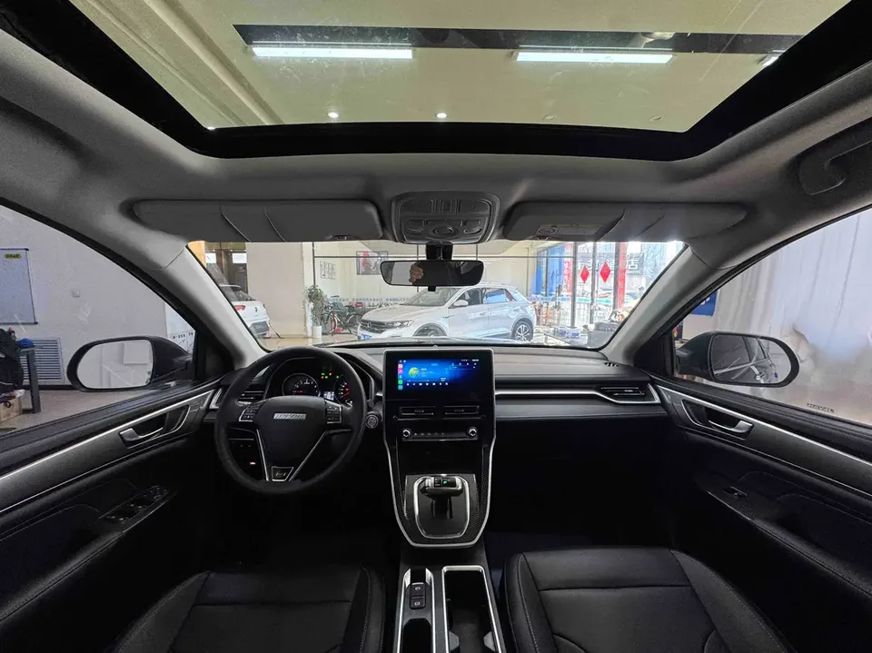 Haval M6 PLUS 1.5T DCT Luxury Smart Connected Edition 2023 — миниатюра 3