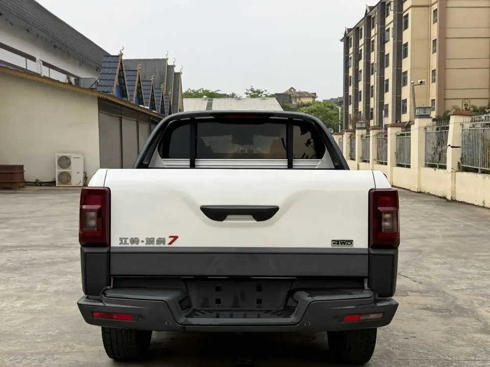 Jiangling Domain Tiger 7 Yuhu 7 2022 2.0T automatic diesel four-wheel drive comfortable standard axle 2022 — миниатюра 2