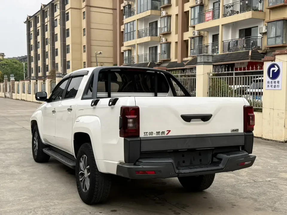 Jiangling Domain Tiger 7 Yuhu 7 2022 2.0T automatic diesel four-wheel drive comfortable standard axle 2022 — миниатюра 4