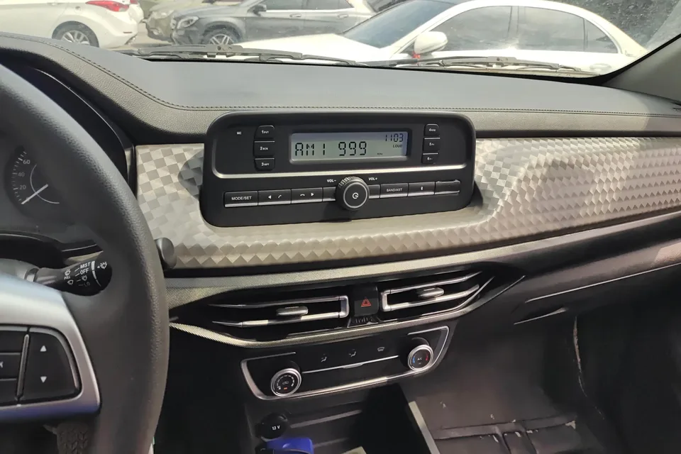 Jiangling Bible Baodian 2022 2.5T diesel four-wheel drive comfort version standard axle JX4D25A6L 2022 — миниатюра 3