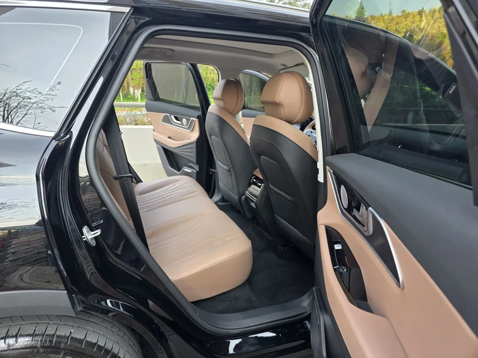 Chery Tiggo 8L 2.0T Automatic Premium Edition 2025 — миниатюра 5