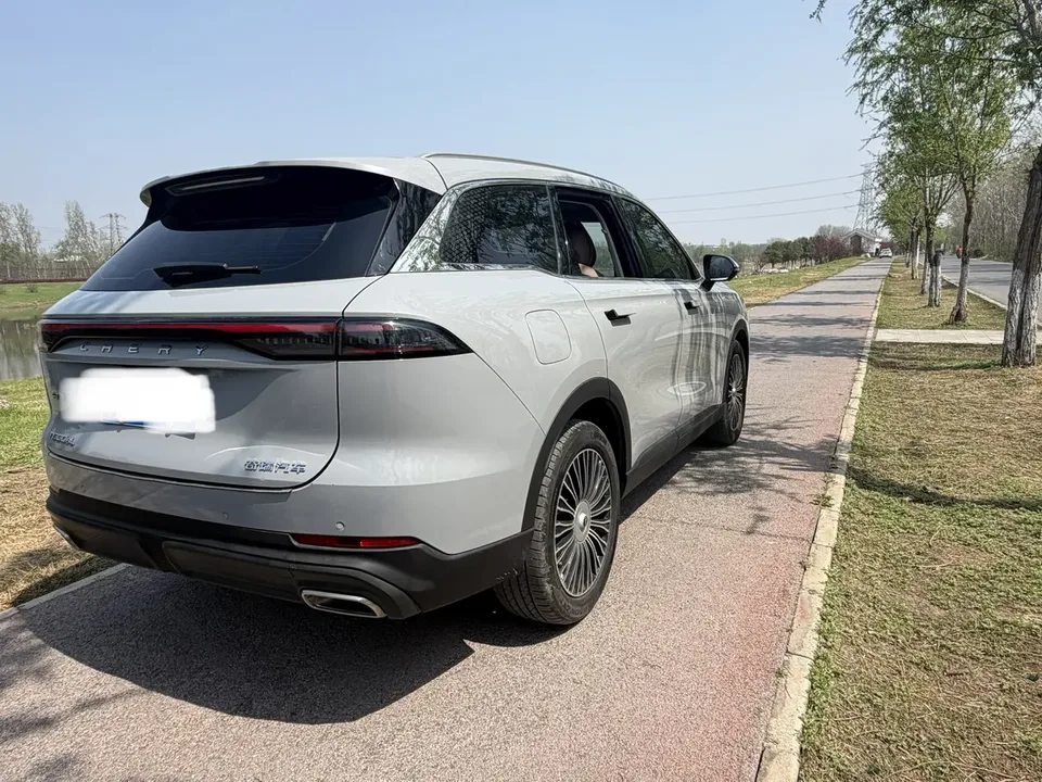 Chery Tiggo 8L 2.0T Automatic Premium Edition 2024 — миниатюра 2