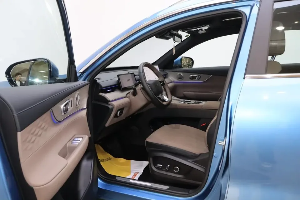 Chery Tiggo 8 PLUS C-DM Tiggo 8 PLUS C-DM 2025 1.5T Premium Edition 2025 — миниатюра 3