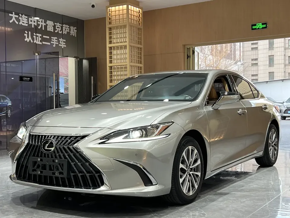Lexus ES 2022