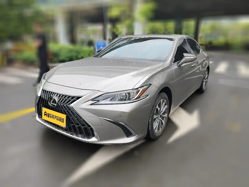 Lexus ES 2022
