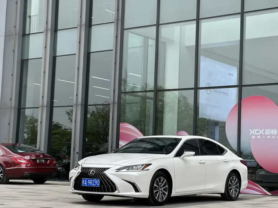 Lexus ES 2023