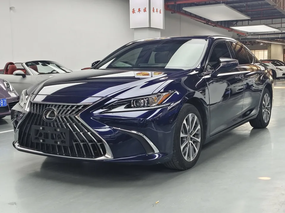 Lexus ES 2024