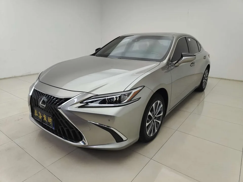 Lexus ES 2022