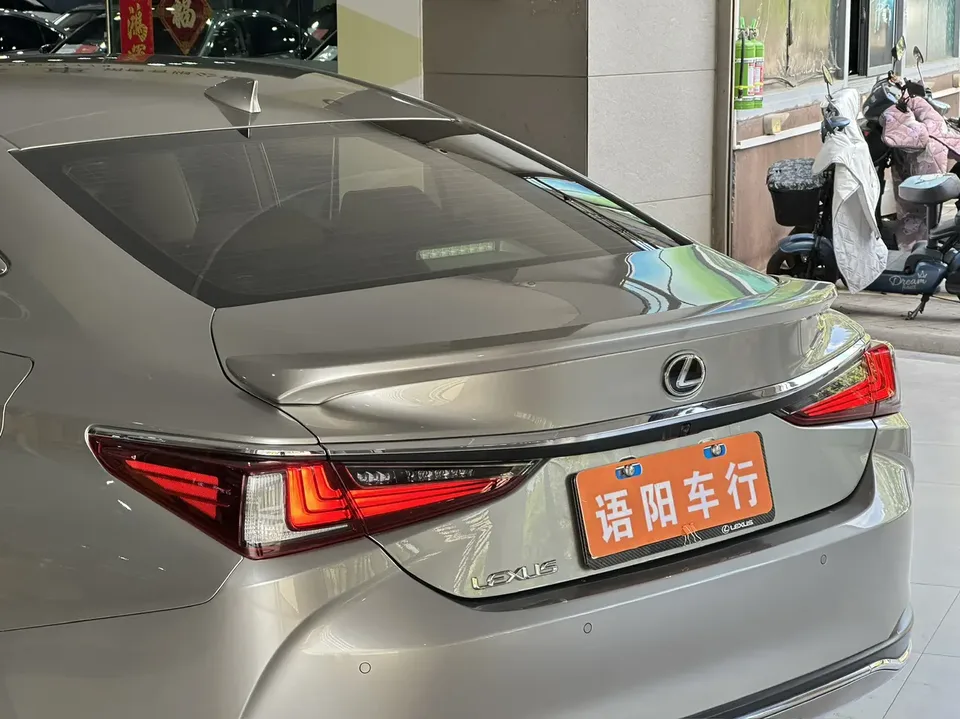 Lexus ES 200 Excellence Edition 2023 — миниатюра 3