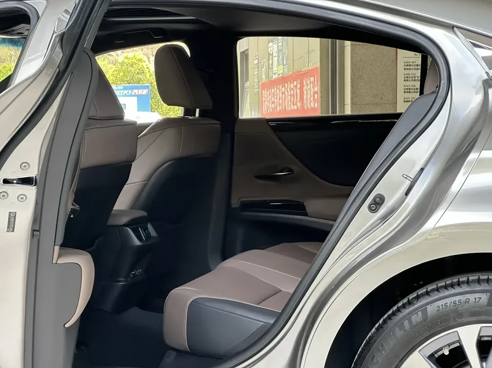 Lexus ES 200 Excellence Edition 2023 — миниатюра 5