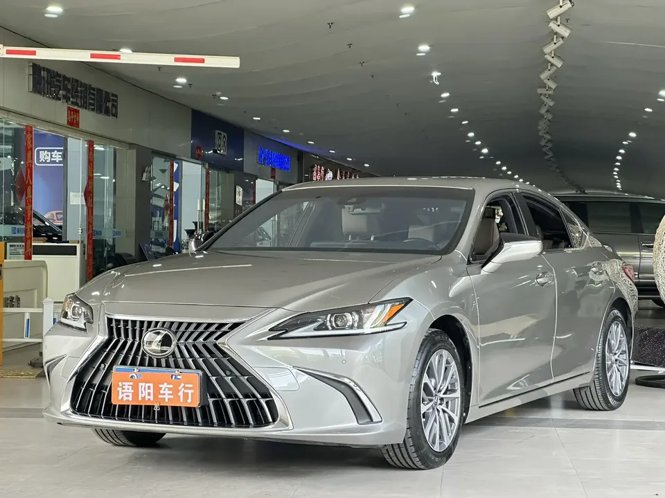 Lexus ES 2023