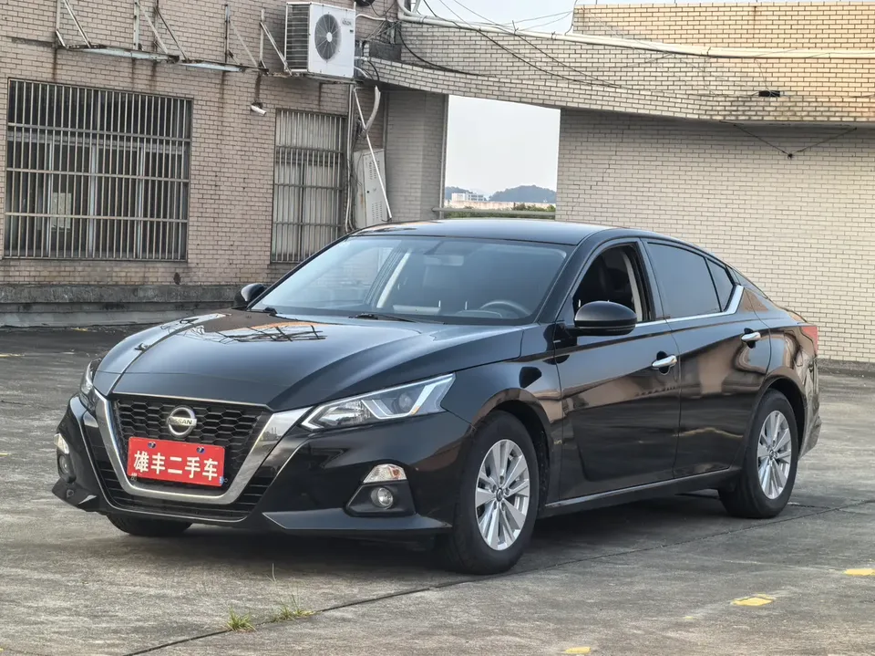 Nissan Altima Teana 2021 2.0L XE Fashion Edition 2022 — фото 1, купить с доставкой в Москву
