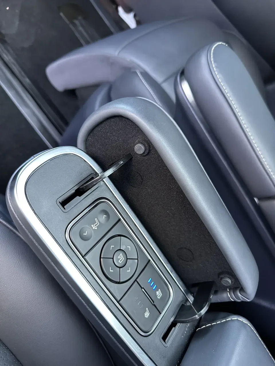 GAC Trumpchi M8 Trumpchi M8 2023 Trumpchi M8 2023 Lingxiu Series 390T Premium Edition 2023 — thumbnail 3