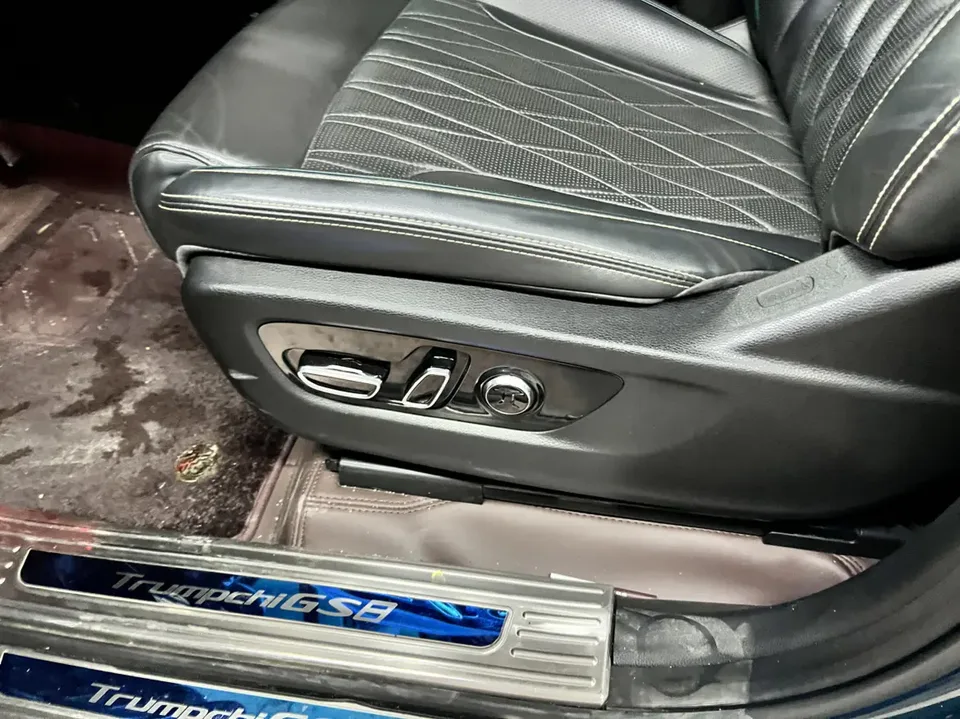 GAC Trumpchi GS8 Trumpchi GS8 2022 Pilot Series 2.0TGDI 2WD Premium Edition 7 Seaters 2023 — миниатюра 4