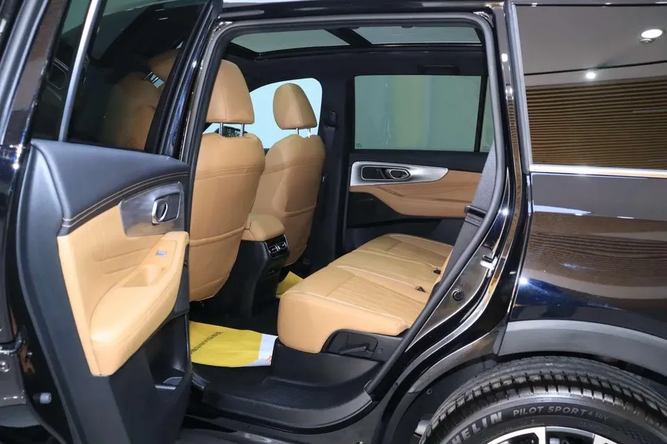 GAC Trumpchi GS8 Trumpchi GS8 2025 Pilot Series 2.0TGDI 2WD 5-seater Luxury Edition 2025 — миниатюра 4
