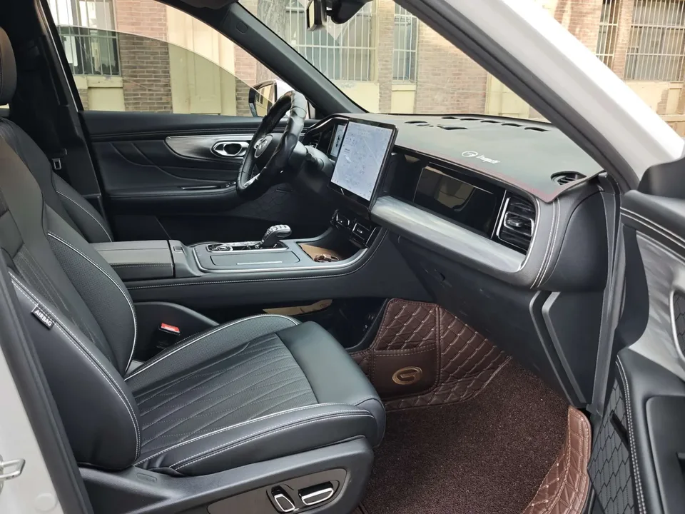 GAC Trumpchi GS8 Trumpchi GS8 2025 Pilot Series 2.0TGDI 2WD 5-seater Luxury Edition 2024 — миниатюра 3