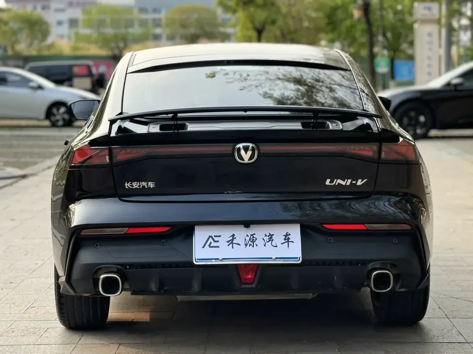 Changan UNI-V 1.5T Premium Edition 2024 — миниатюра 2
