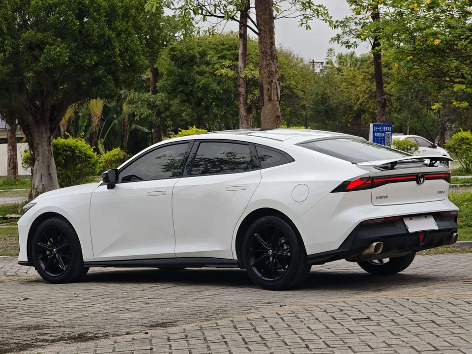 Changan UNI-V 1.5T Premium Edition 2023 — миниатюра 2