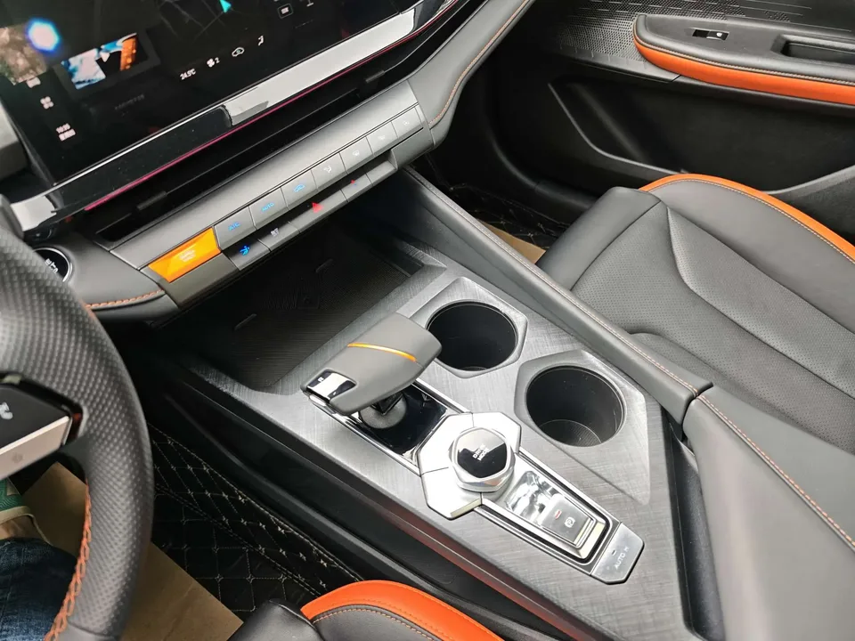 Changan UNI-V 1.5T Premium Edition 2023 — миниатюра 5