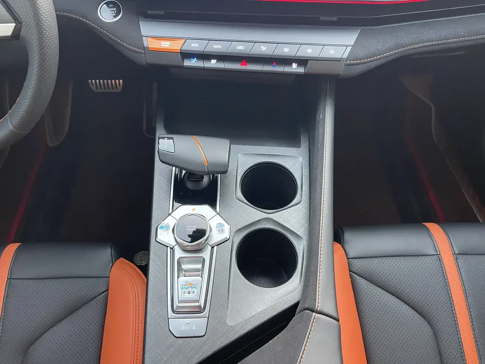 Changan UNI-V UNI-V 2024 1.5T Premium Sports Edition 2024 — thumbnail 4