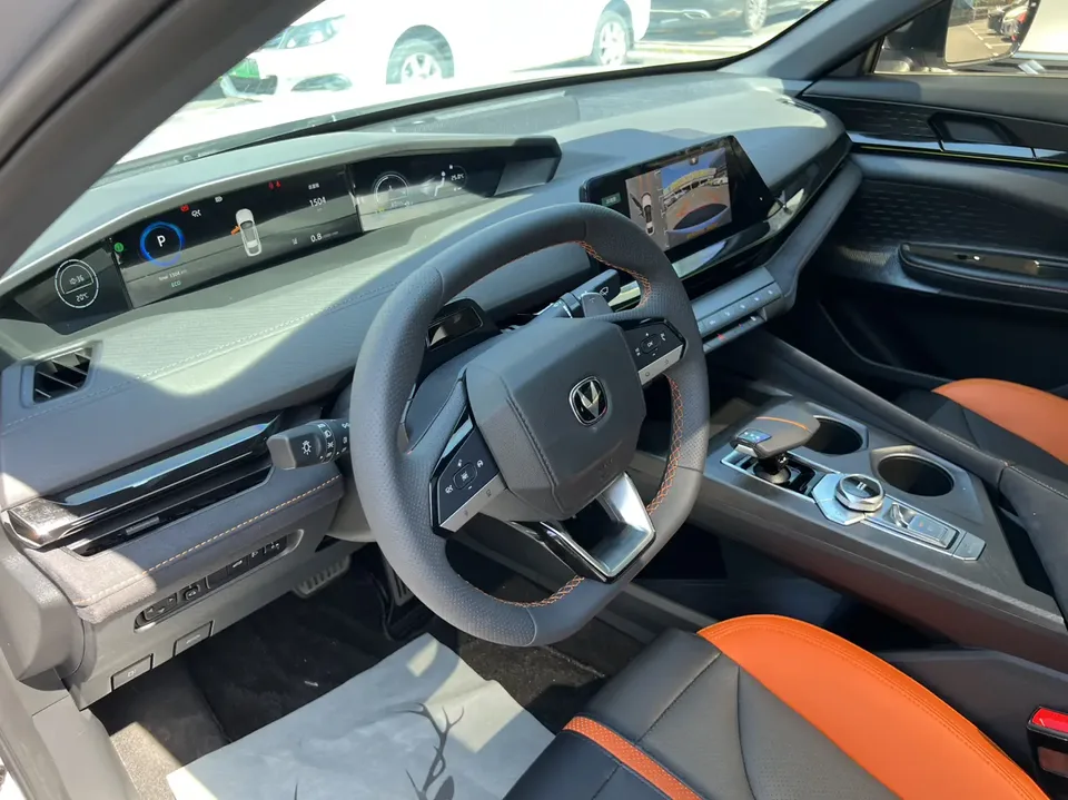 Changan UNI-V UNI-V 2024 1.5T Premium Sports Edition 2025 — thumbnail 4