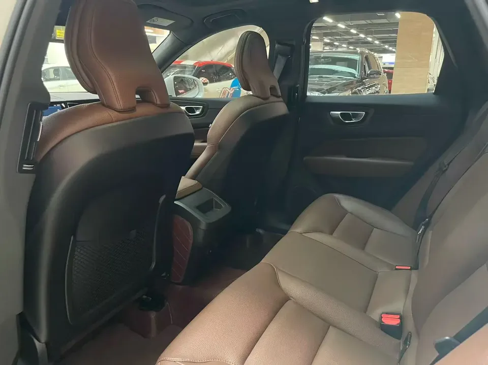 Volvo XC60 Volvo XC60 2022 B5 4WD Zhiyi Luxury Edition 2022 — миниатюра 3