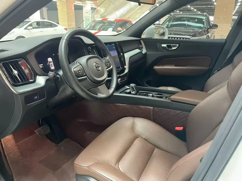 Volvo XC60 Volvo XC60 2022 B5 4WD Zhiyi Luxury Edition 2022 — миниатюра 5