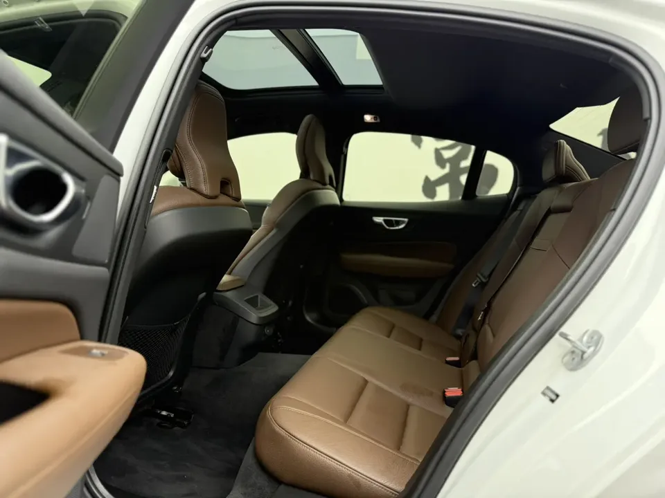 Volvo S60 Volvo S60 2022 B4 Zhiyi Luxury Edition 2022 — миниатюра 2