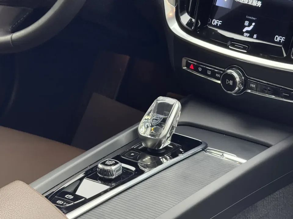 Volvo S60 Volvo S60 2022 B4 Zhiyi Luxury Edition 2022 — миниатюра 3