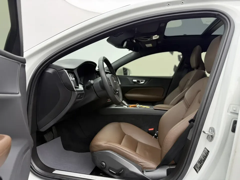 Volvo S60 Volvo S60 2022 B4 Zhiyi Luxury Edition 2022 — миниатюра 4
