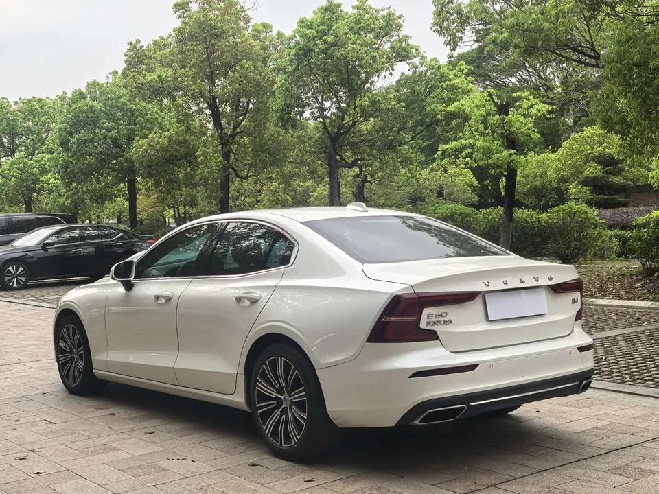 Volvo S60 Volvo S60 2022 B4 Zhiyuan Luxury Edition 2022 — миниатюра 2