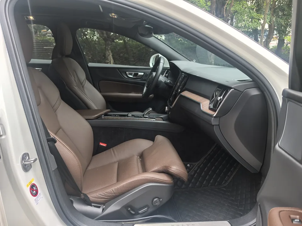 Volvo S60 Volvo S60 2022 B4 Zhiyuan Luxury Edition 2022 — миниатюра 5