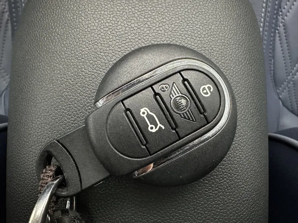 MINI Clubman MINI CLUBMAN 2022 facelift 1.5T COOPER Connoisseur 2022 — миниатюра 3