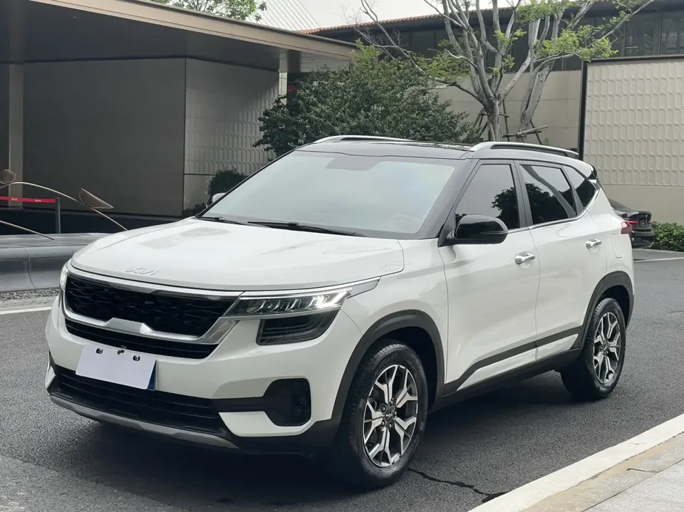 Kia Run proudly AOPAO 1.5L CVT Trend Edition 2023 — фото 1, купить с доставкой в Москву