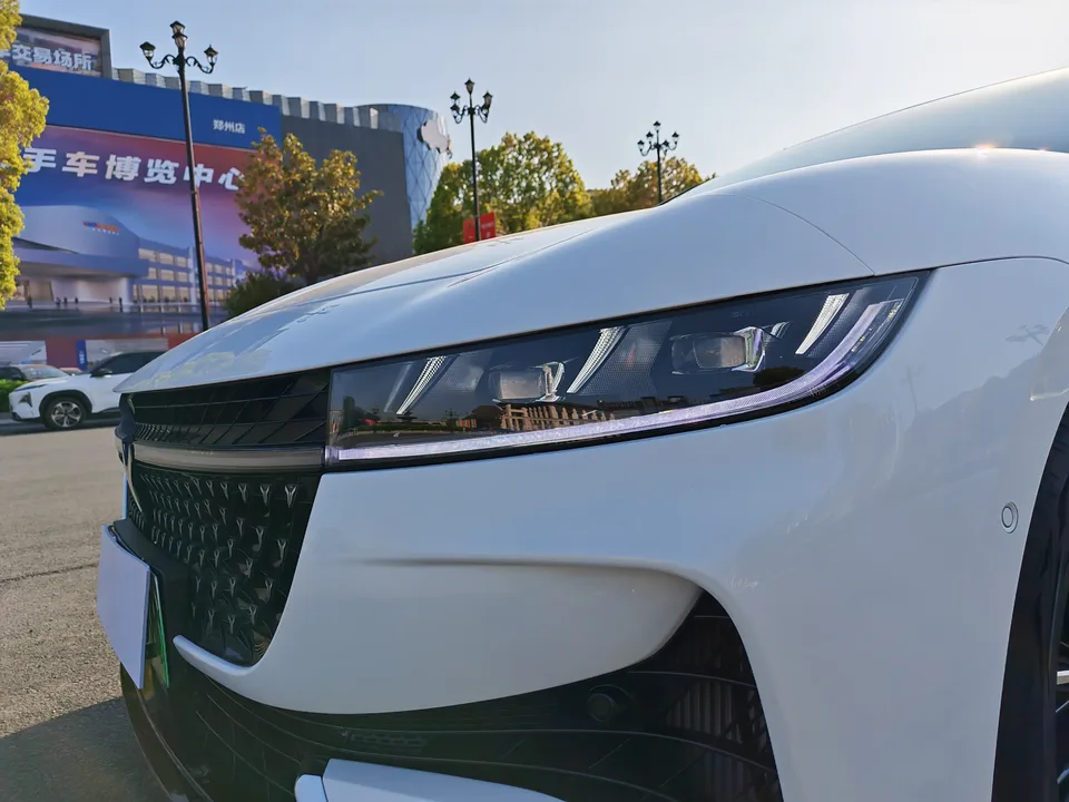 Voyah Passion PHEV Lantu Chasing Light PHEV 2024 ultra-long range four-wheel drive executive version 2025 — миниатюра 3