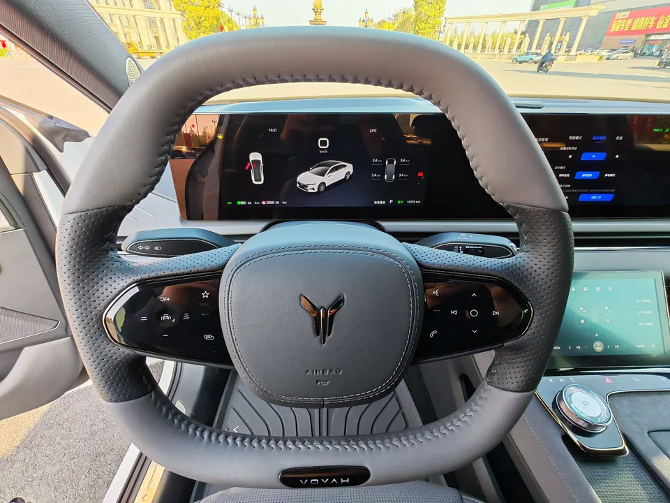 Voyah Passion PHEV Lantu Chasing Light PHEV 2024 ultra-long range four-wheel drive executive version 2025 — миниатюра 4