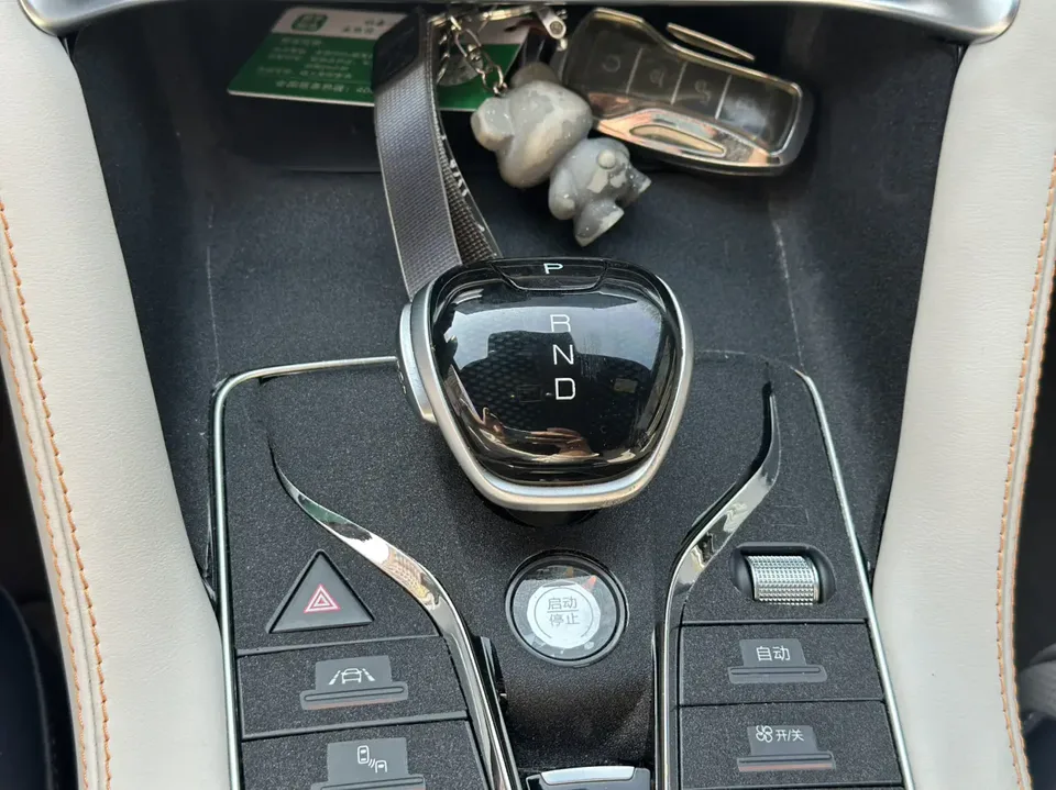 BYD Song PLUS DM DM-i 110KM 2WD Flagship PLUS 2023 — миниатюра 3