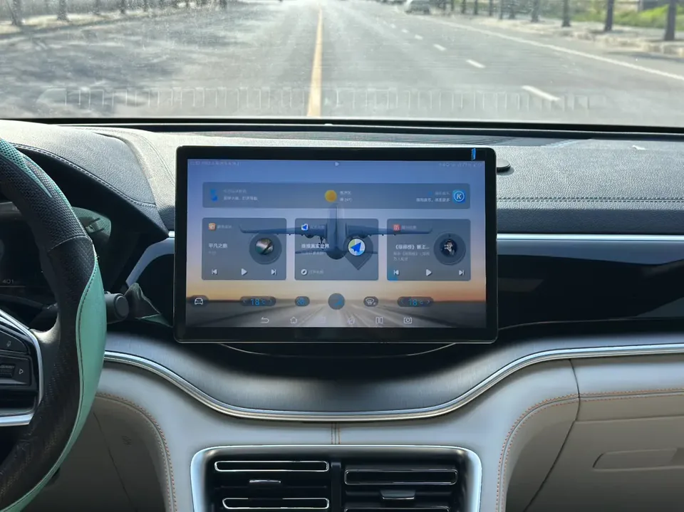 BYD Song PLUS DM DM-i 110KM 2WD Flagship PLUS 2023 — миниатюра 4