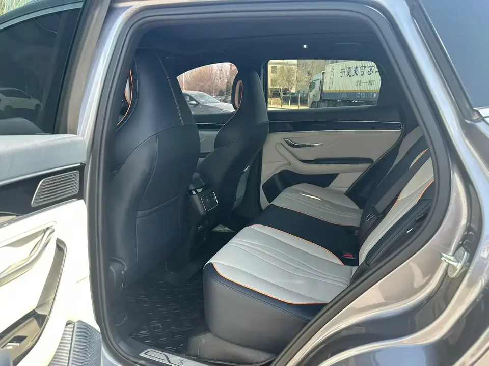 BYD Song PLUS DM DM-i 110KM 2WD Flagship PLUS 2023 — миниатюра 3